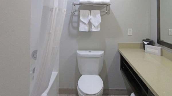 Quality Inn San Diego South - Chula Vista image 5